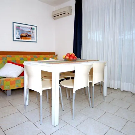 Cozy With Two Balconies Next To The Sea * Μπιμπιόνε